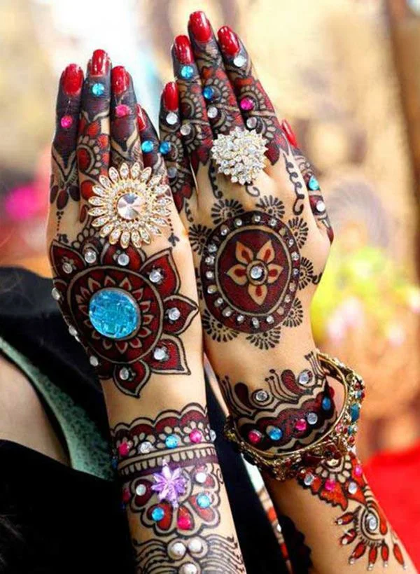 Arabic Mehndi Design with Glitter
