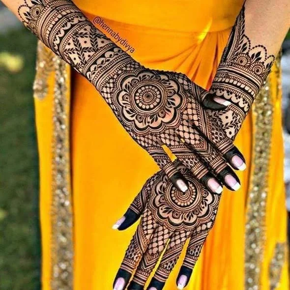 Bridal Stylish Mehndi Back Hand Mehndi Design