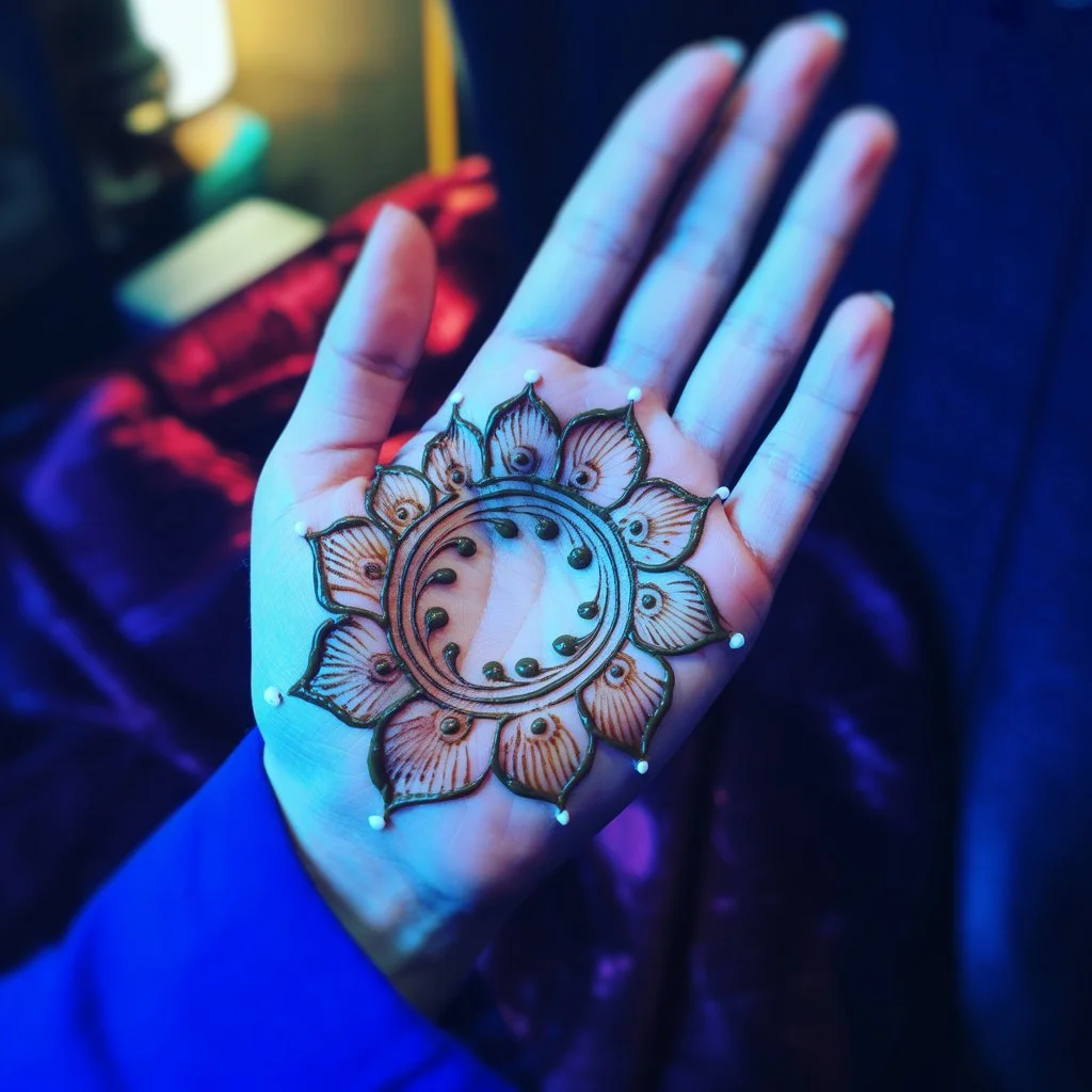 Circle Flower Mehndi Design For Front Hand