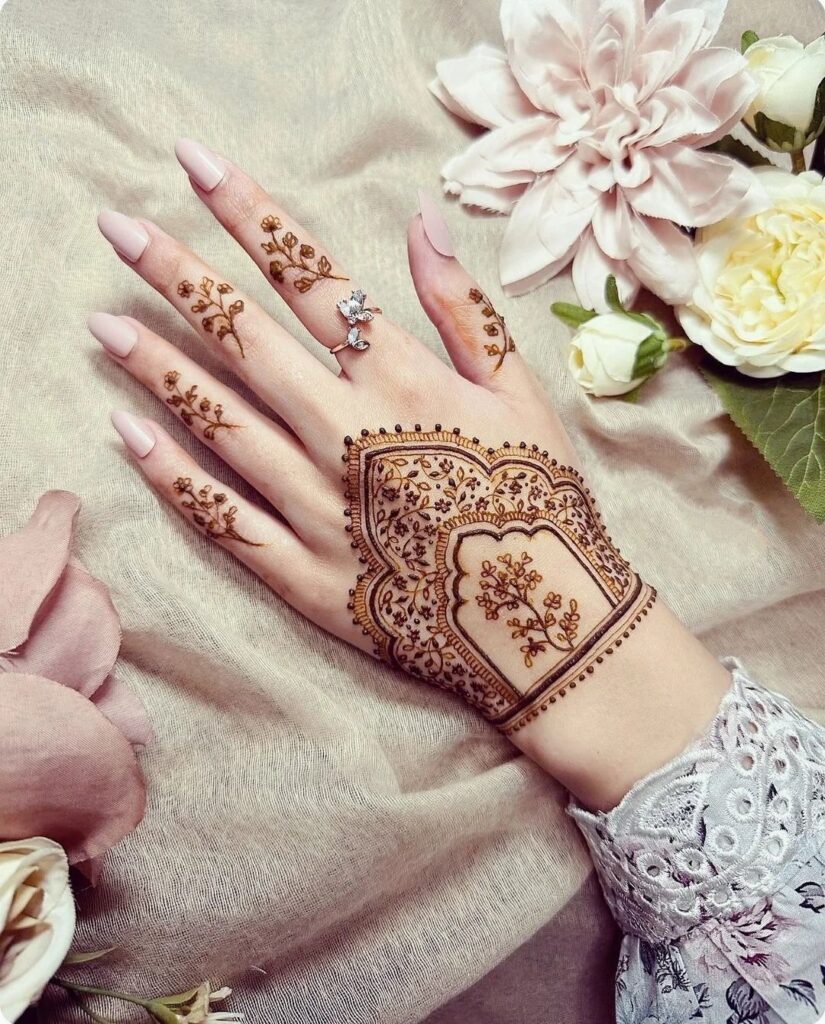 Delicate Jharokha Style Arabic Mehndi