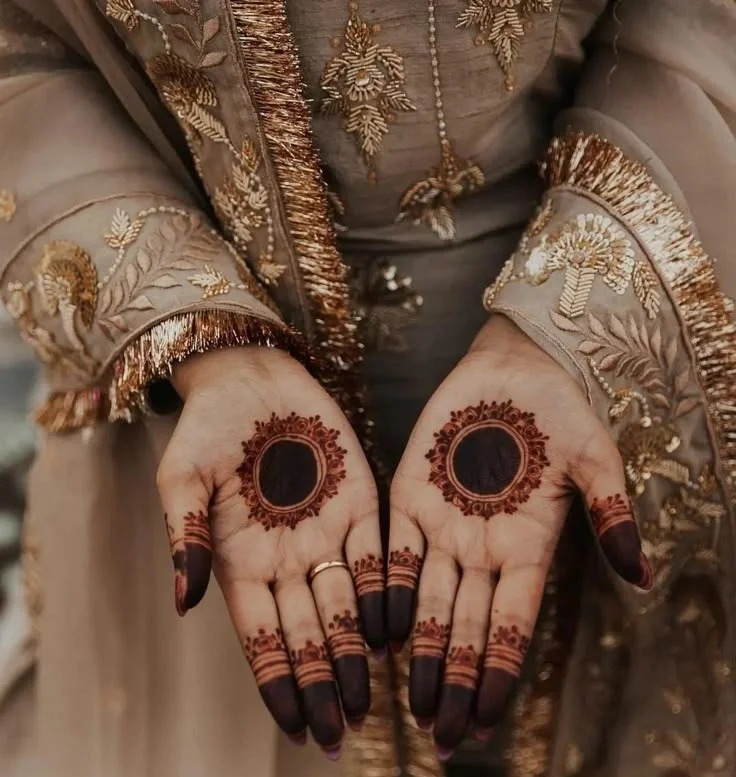 60+ Royal Front Hand Mehndi Designs | Instagram Finger, & More 2 Instagram Stylish Royal Front Hand Mehndi Design