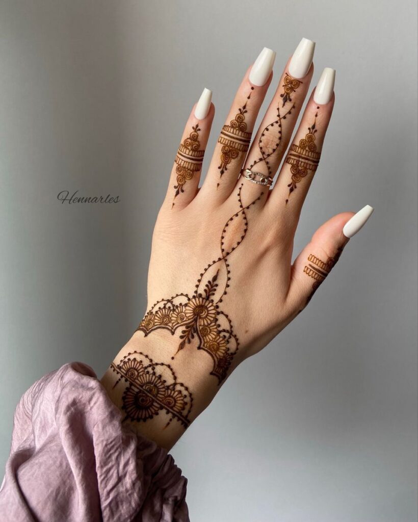 Jewelry Style Arabic Mehndi for Minimalist Brides 
