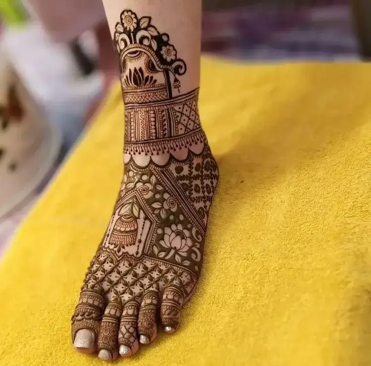 85+ Stylish Royal Front Hand Mehndi Designs 2026 42 Royal Leg Bridal Mehendi Designs