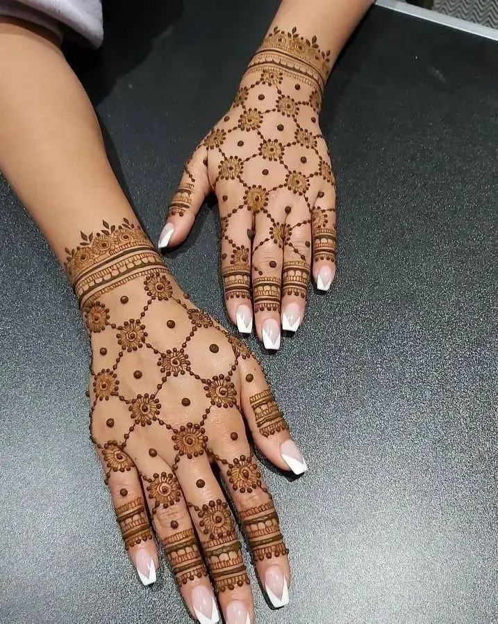 Stylish Back Hand Mehendi Design