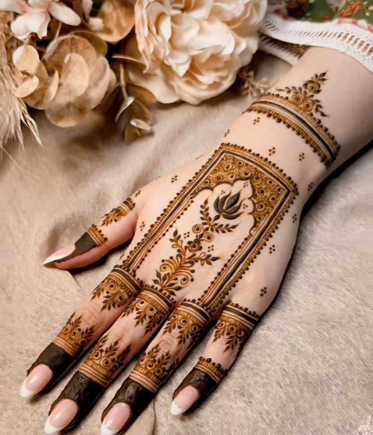 Trending Rectangular Arabic Mehendi Design