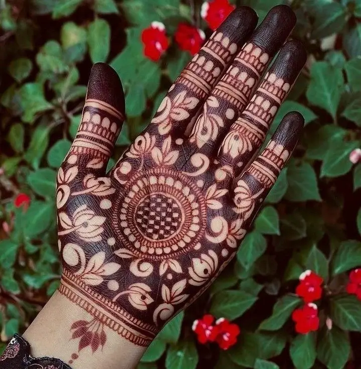 Front Hand Simple Mehndi Design Aesthetic Easy And Beautiful