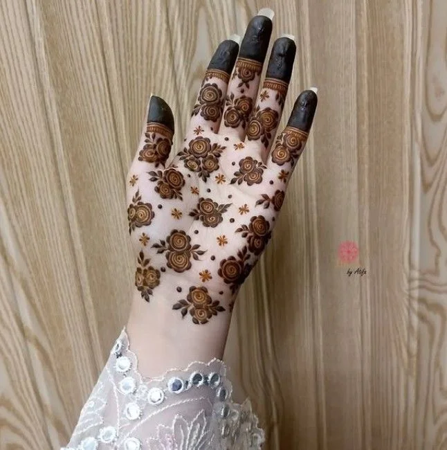Front Hand Stylish Front Hand Simple Mehndi Design
