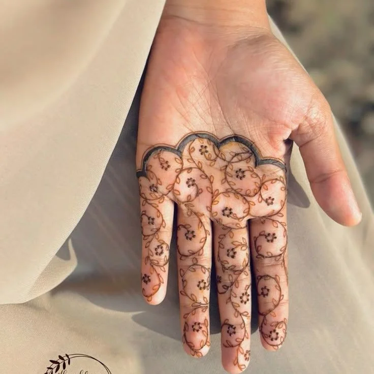 Short Mehndi Designs For Front Hand