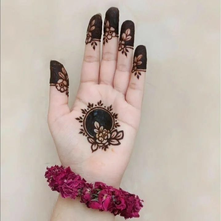 Simple Mehndi Design Front Side