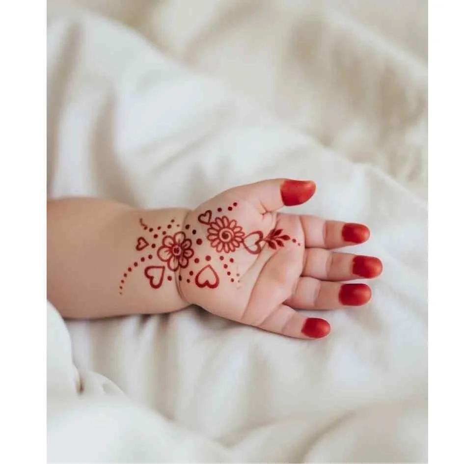 Top 80+ Simple Mehndi Designs for Kids, Babies, & Toddlers (2026) 78 Chhote Bacchon Ki Mehandi