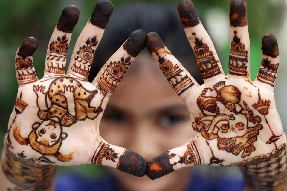 Top 80+ Simple Mehndi Designs for Kids, Babies, & Toddlers (2026) 4 Easy Mehndi Designs For Kids