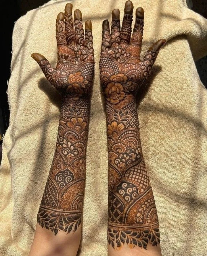 Elegant mehndi designs for brides