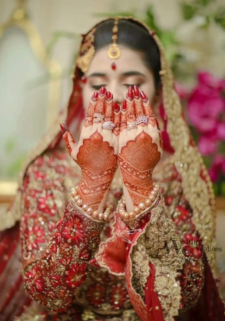 Explore creative bridal mehndi design collections