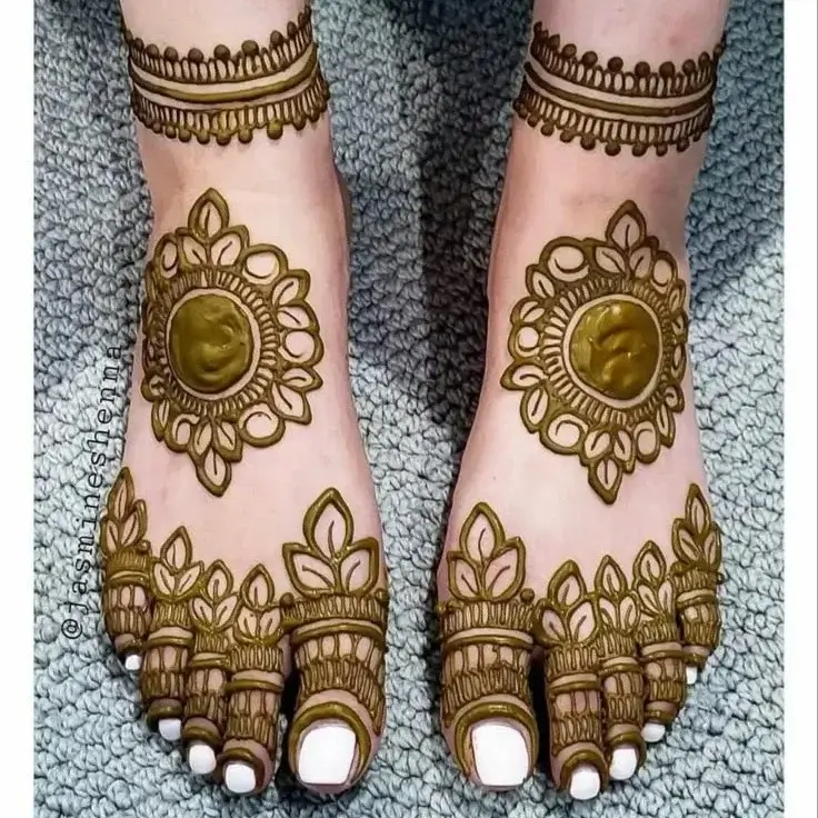 Feet Mehndi Design Simple