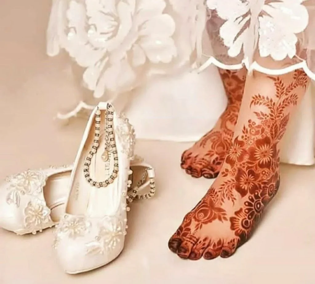 Instagram Foot Leg Mehndi Design Simple