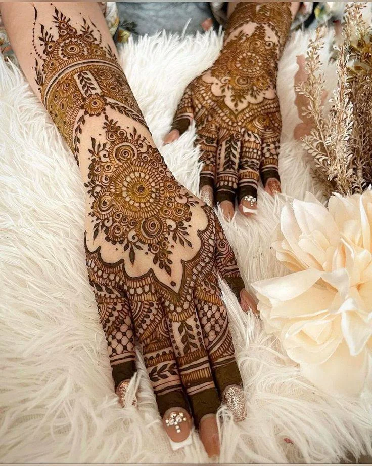Learn about simple and elegant bridal mehndi
