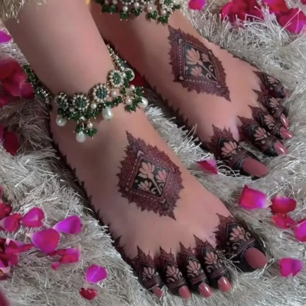 Mehndi Design On Foot