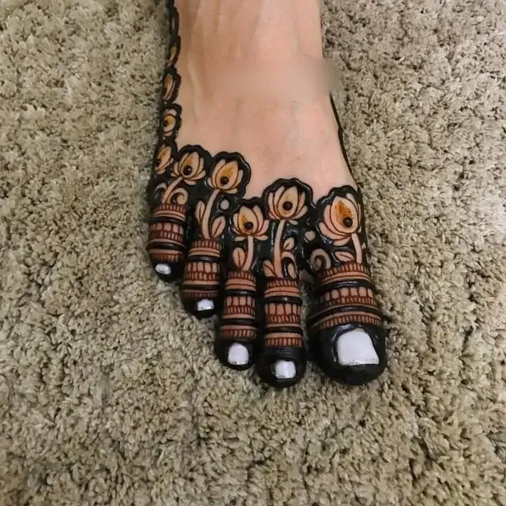 Par Mehndi Design