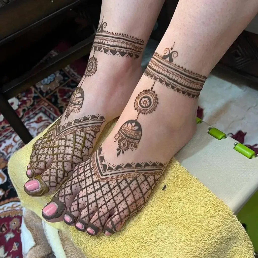 Per Ki Mehndi Design Simple Photo