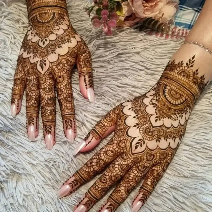 Rabeeca Khan Hand Mehndi Design