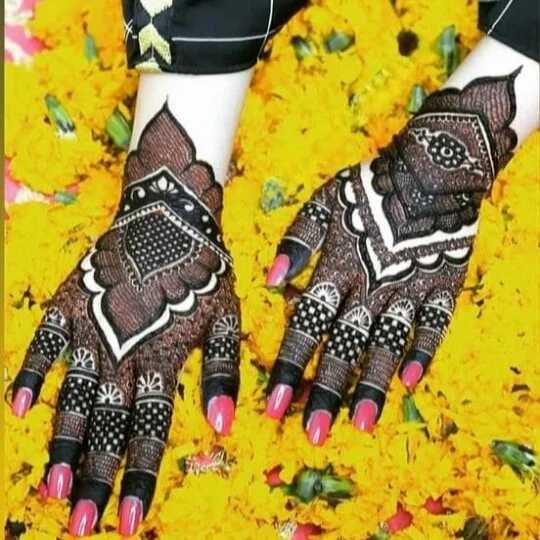 Rabeeca Khan Mehndi Design Back