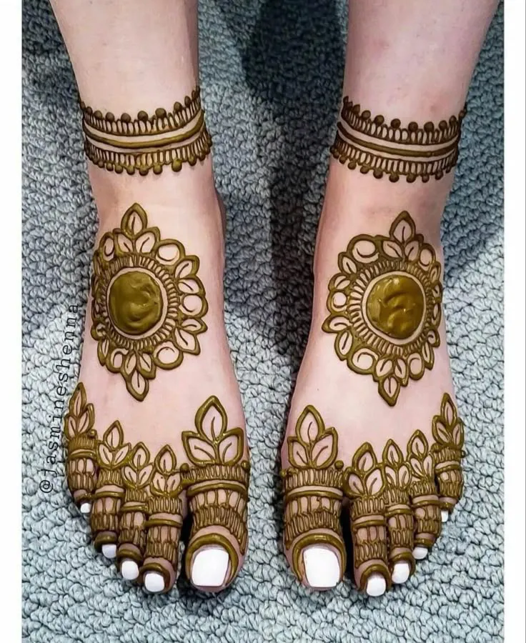 Simple Bridal Mehndi Design for Foot (Pair)