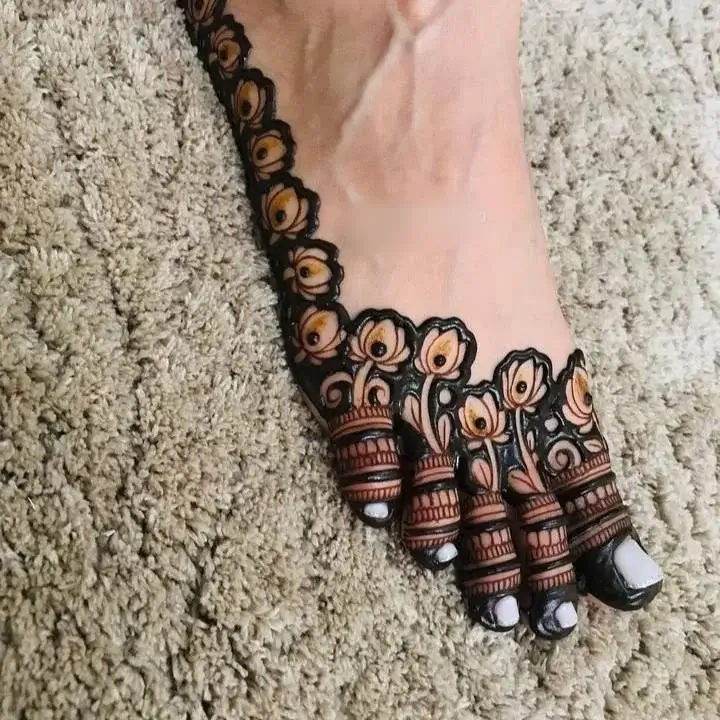 Simple Pero Ki Mehndi Design