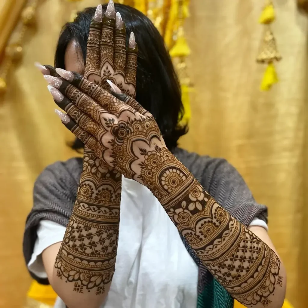 Stylish Dulhan Back Full Hand Bridal Mehndi Design