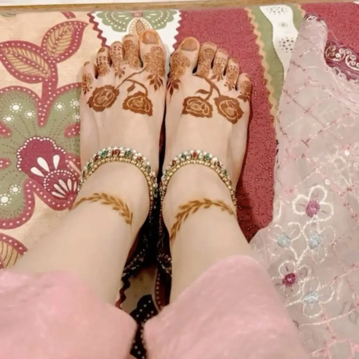 Stylish Foot Mehndi Design Simple