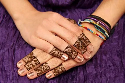 Triangle Finger Mehndi Design