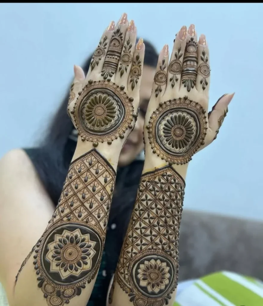 Bridal Stylish Mehndi Back Hand Mehndi Design