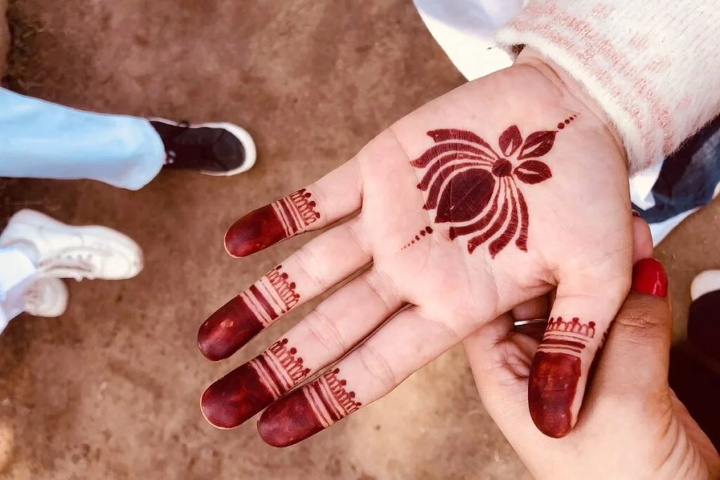 Top 80+ Simple Mehndi Designs for Kids, Babies, & Toddlers (2026) 2 छोटे बच्चों की सिंपल मेहंदी डिजाइन