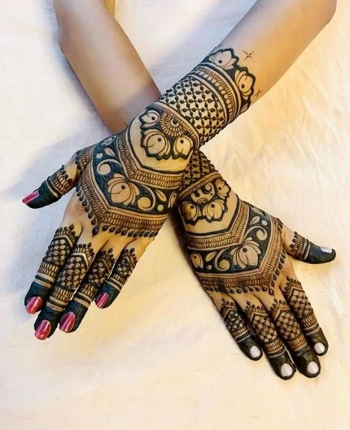 Trendy Lotus Mehndi Design