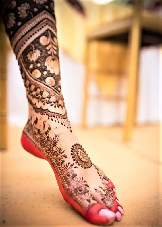 Mandala Mehndi Designs for Legs