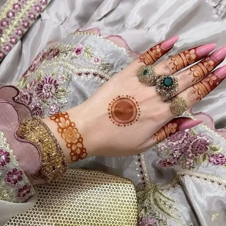 round mehndi design