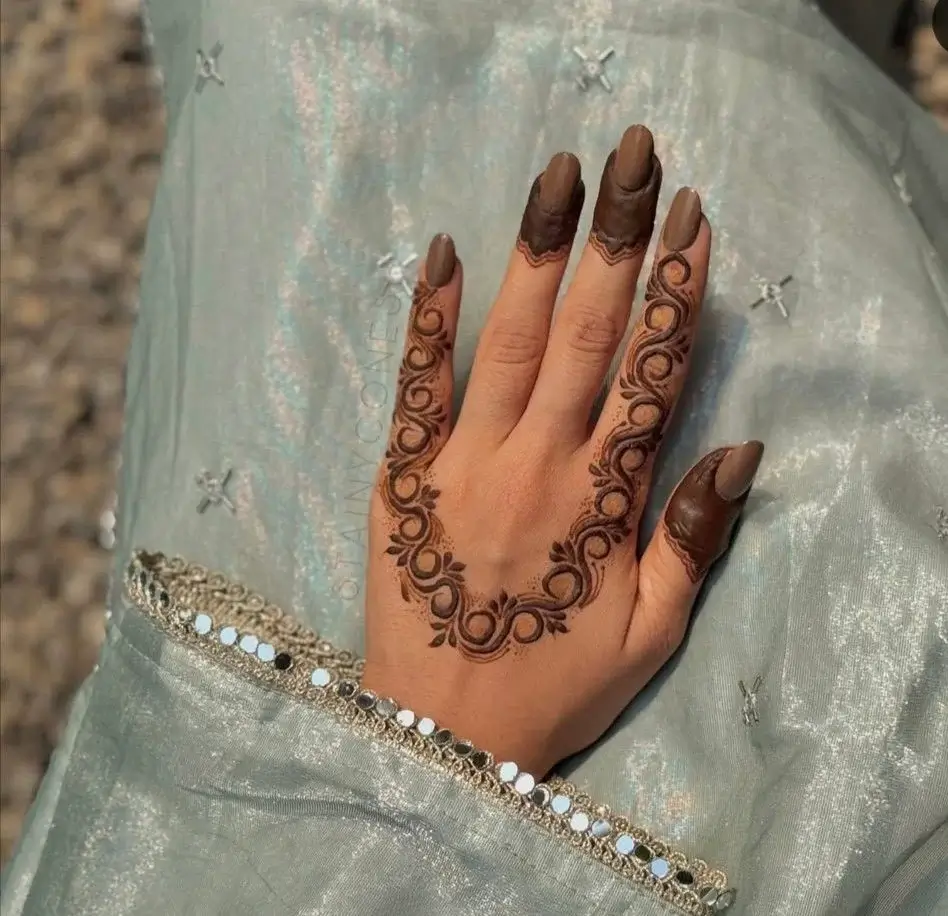 short mehndi design