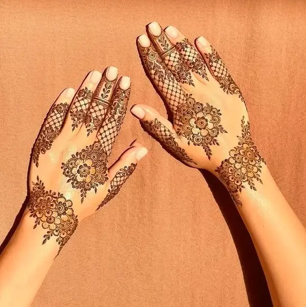 A coiled bel mehendi design