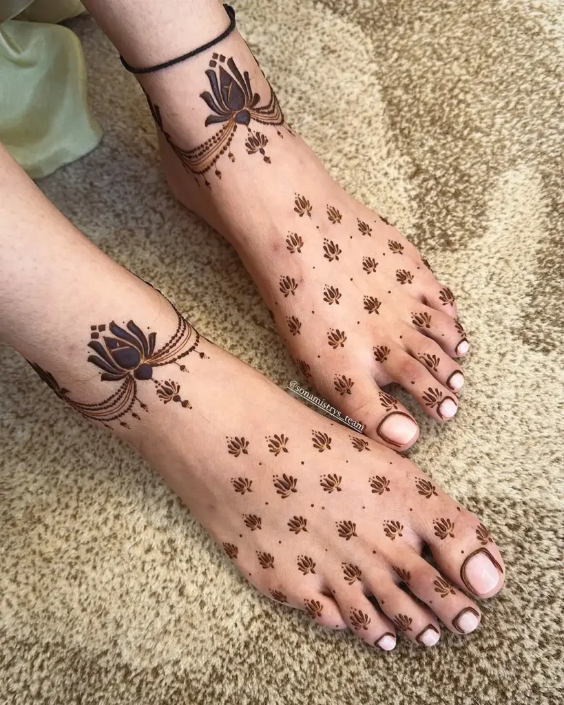 60+ Modern Mehndi Designs for Karwa Chauth (2026) 34 Anklet Style Foot Mehndi Design with Traditional Vibes