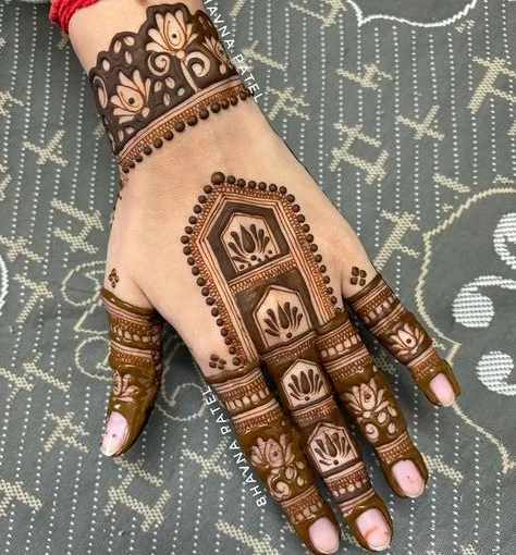Booties Mehendi Designs