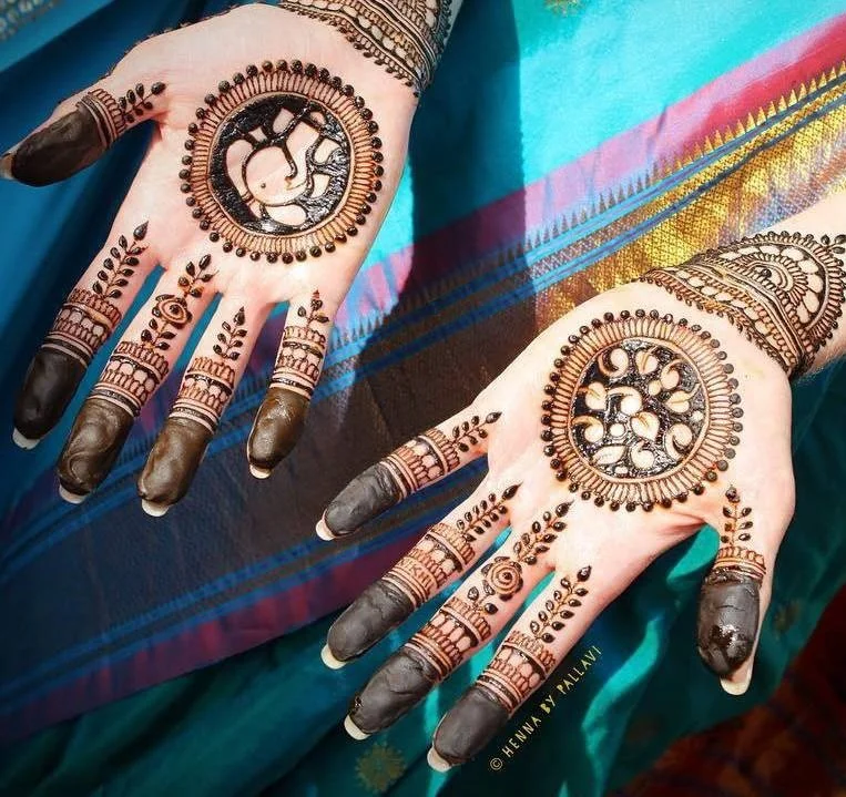 Circular Stroke Art Mehndi Design