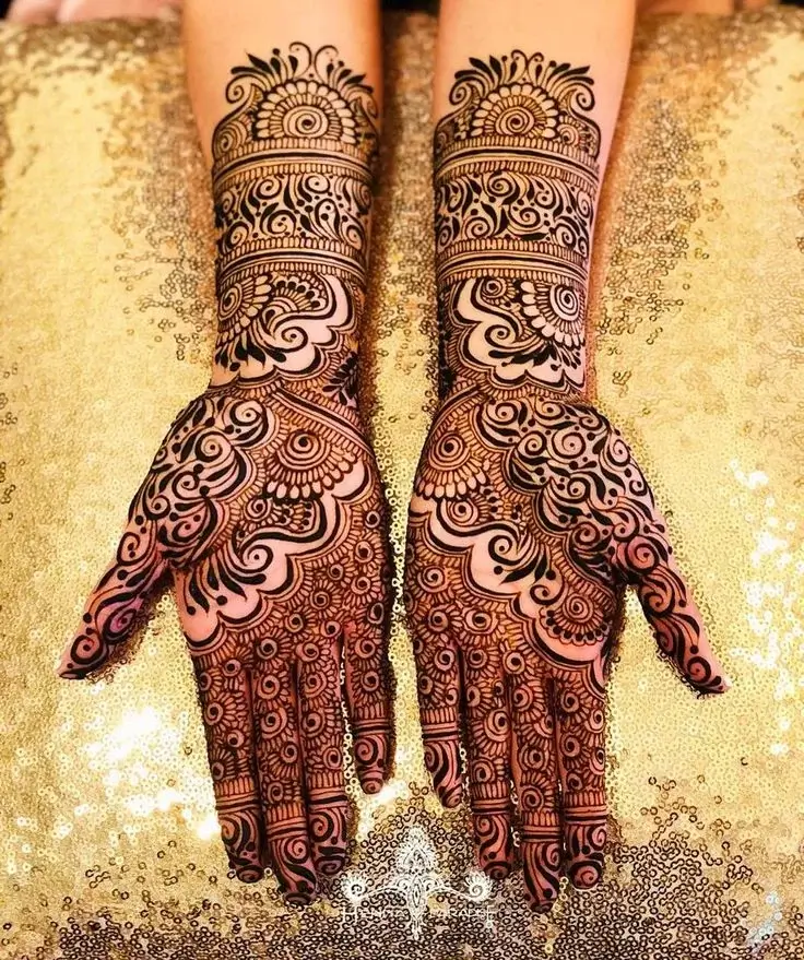 Classic Simple Mehndi Design For a Bride