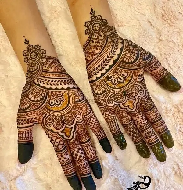 Detailed & Beautiful Mehendi Design