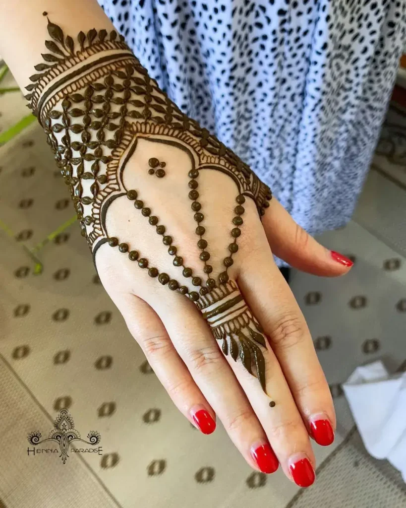 60+ Modern Mehndi Designs for Karwa Chauth (2026) 13 Dotted Mehndi Design for Karwa Chauth