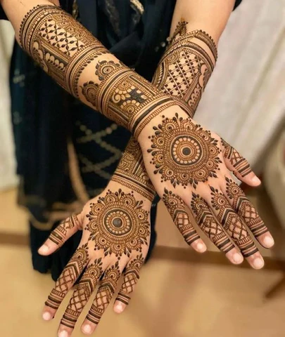 Gorgeous Mehndi Design For a Nuptial Bliss