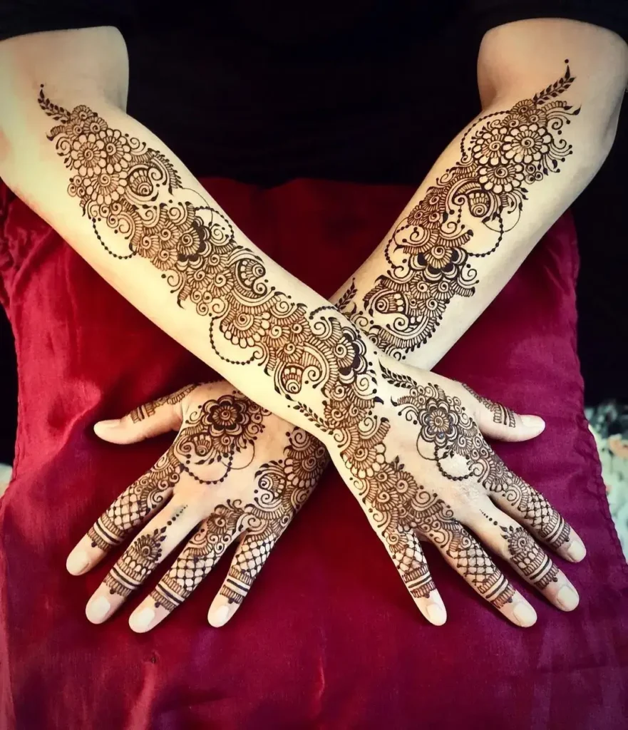 60+ Modern Mehndi Designs for Karwa Chauth (2026) 62 Linear Mehndi Design for Karwa Chauth