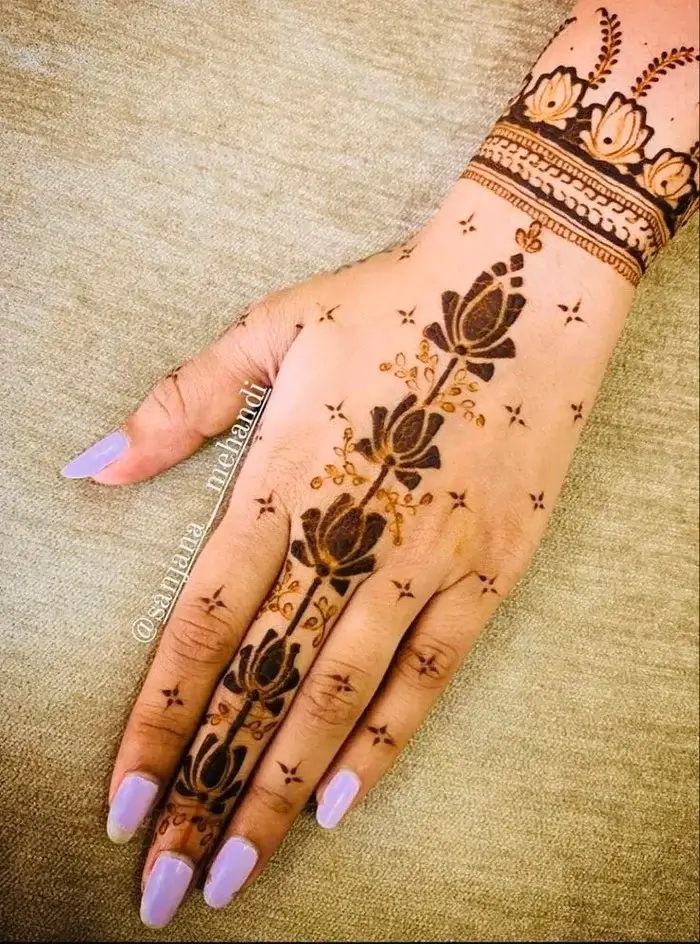 Modern Line Pattern Mehendi Design