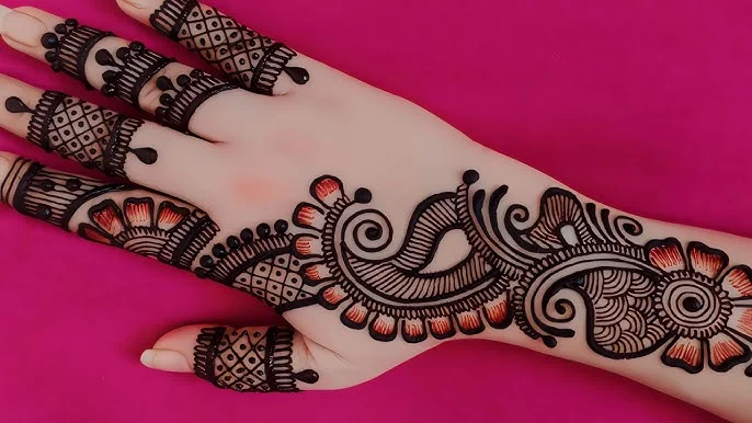 60+ Modern Mehndi Designs for Karwa Chauth (2026) 42 karwa chauth piche hath ki mehandi simple