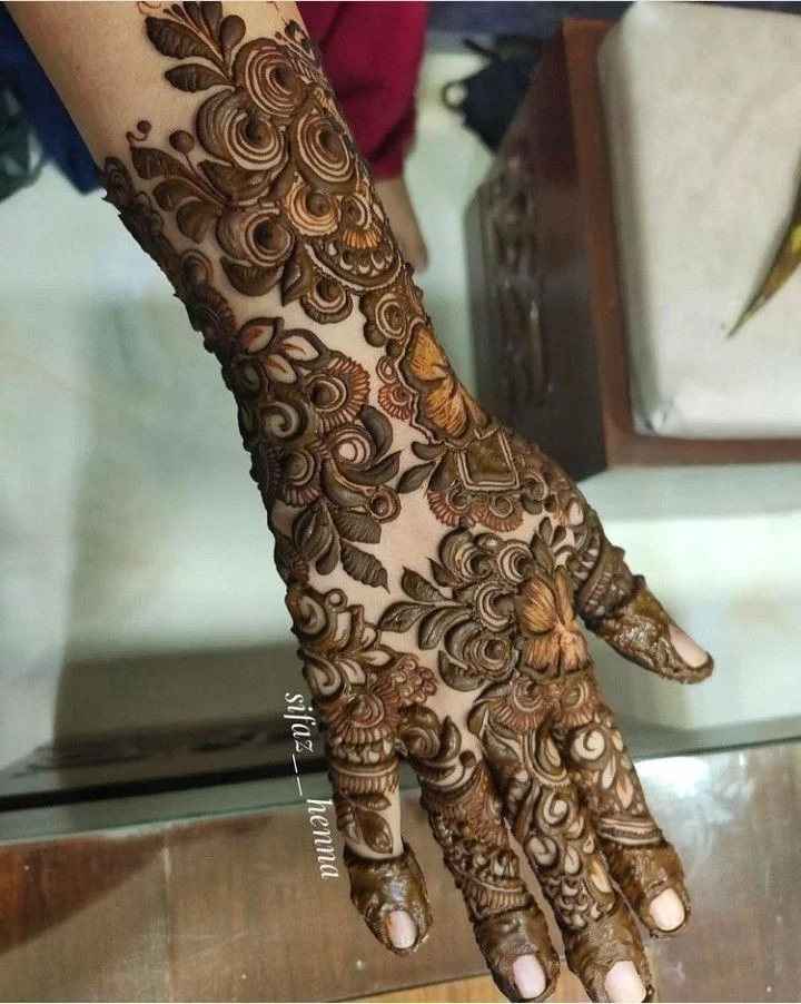 50+ Khafif Mehndi Designs – Simple & Stylish Design Try in 2026 50 Dubai Khafif Mehendi Design