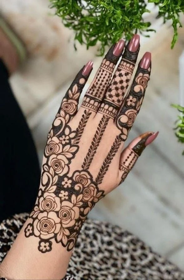 50+ Khafif Mehndi Designs – Simple & Stylish Design Try in 2026 22 Floral Khafif Mehendi Design