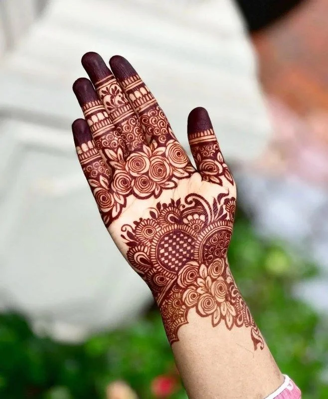 50+ Khafif Mehndi Designs – Simple & Stylish Design Try in 2026 17 Khafif Mehandi Designs for the Front Hand